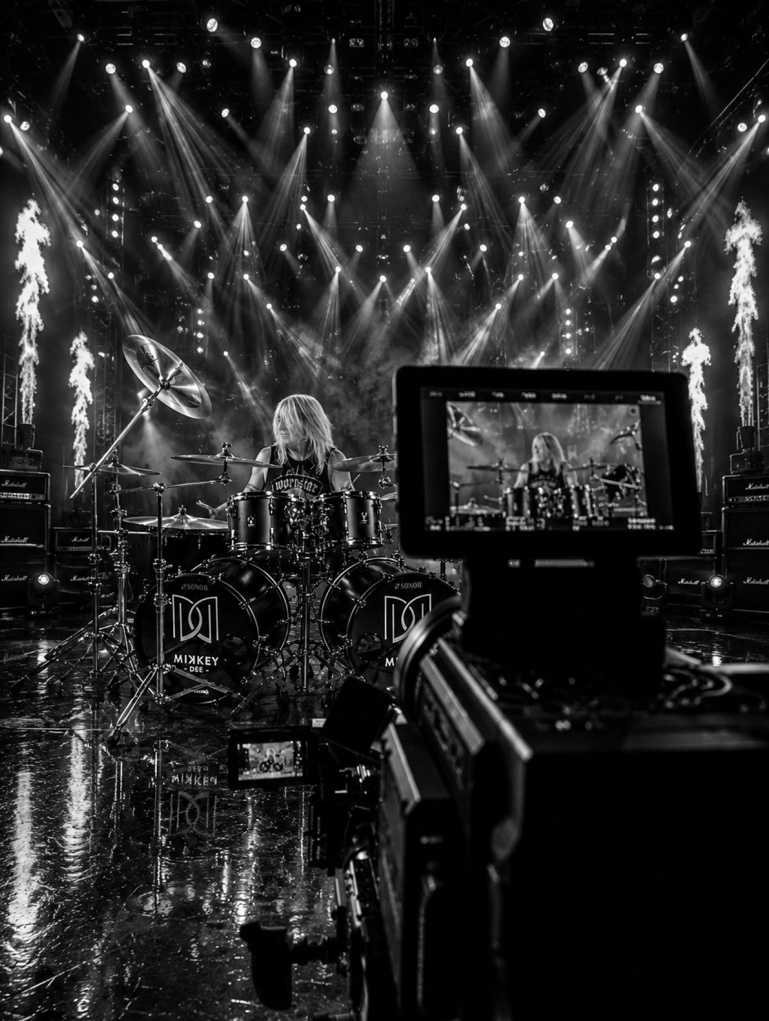 Mikkey Dee behind the scenes in front of Patric Ullaeus' camera