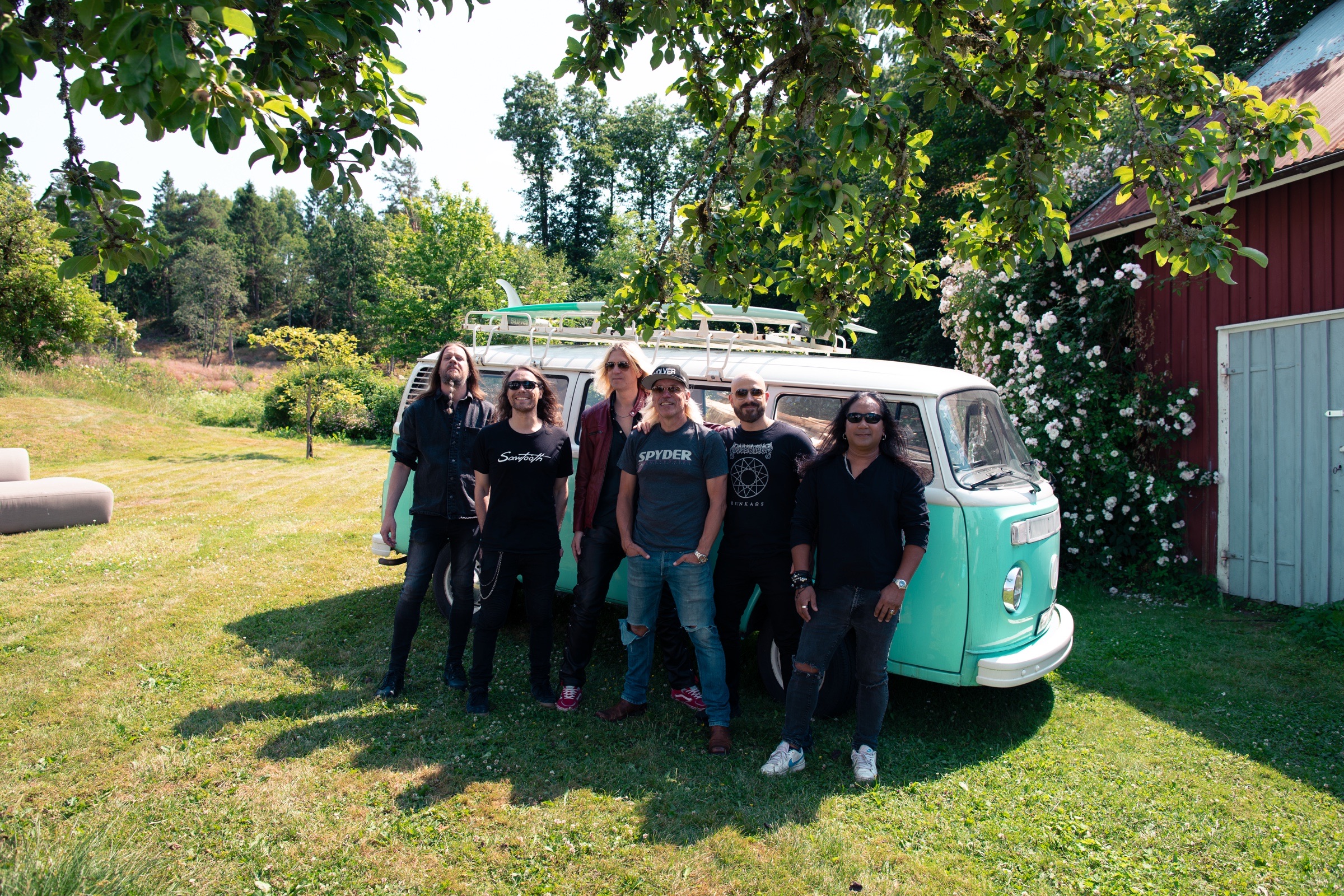 Patric Ullaeus with Dragonland after filming