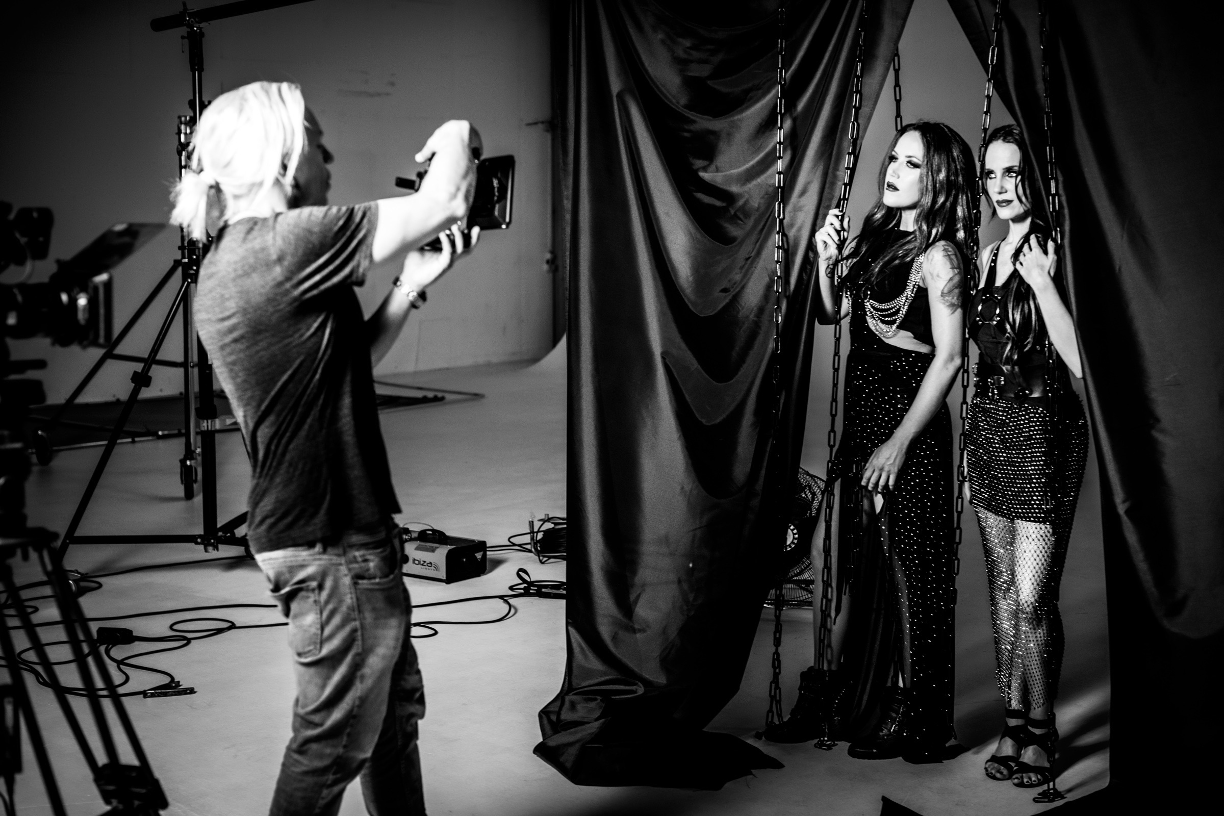 Patric Ullaeus photographing Alissa White-Gluz and Simone Simons
